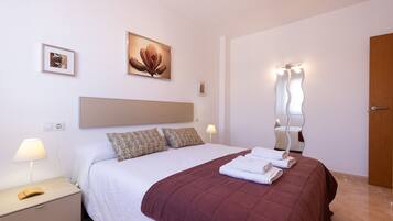 2 bedrooms, iron/ironing board, free WiFi, bed sheets