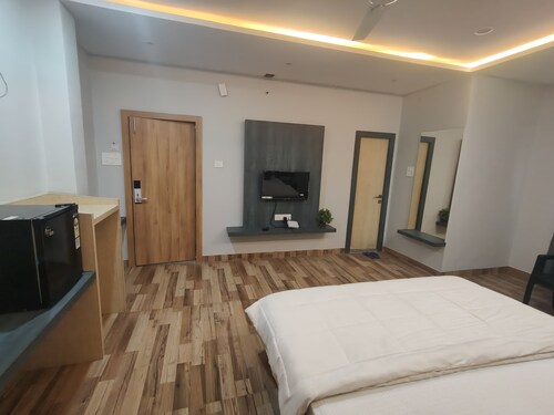 Hotel Shanti Palace By GRB