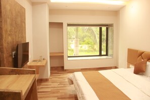 Desk, free WiFi, bed sheets