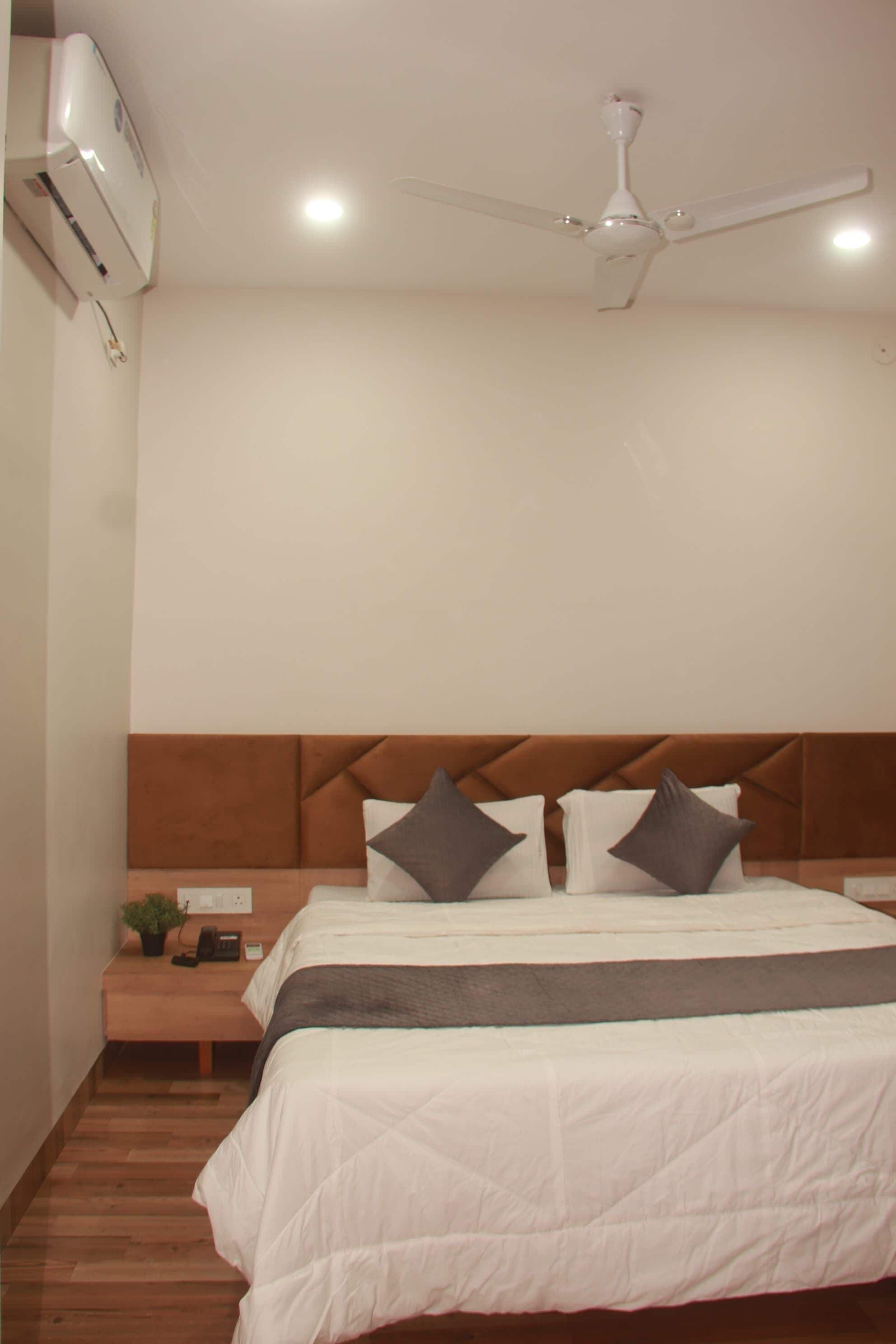 Rom – classic | Skrivebord, wi-fi (inkludert) og sengetøy