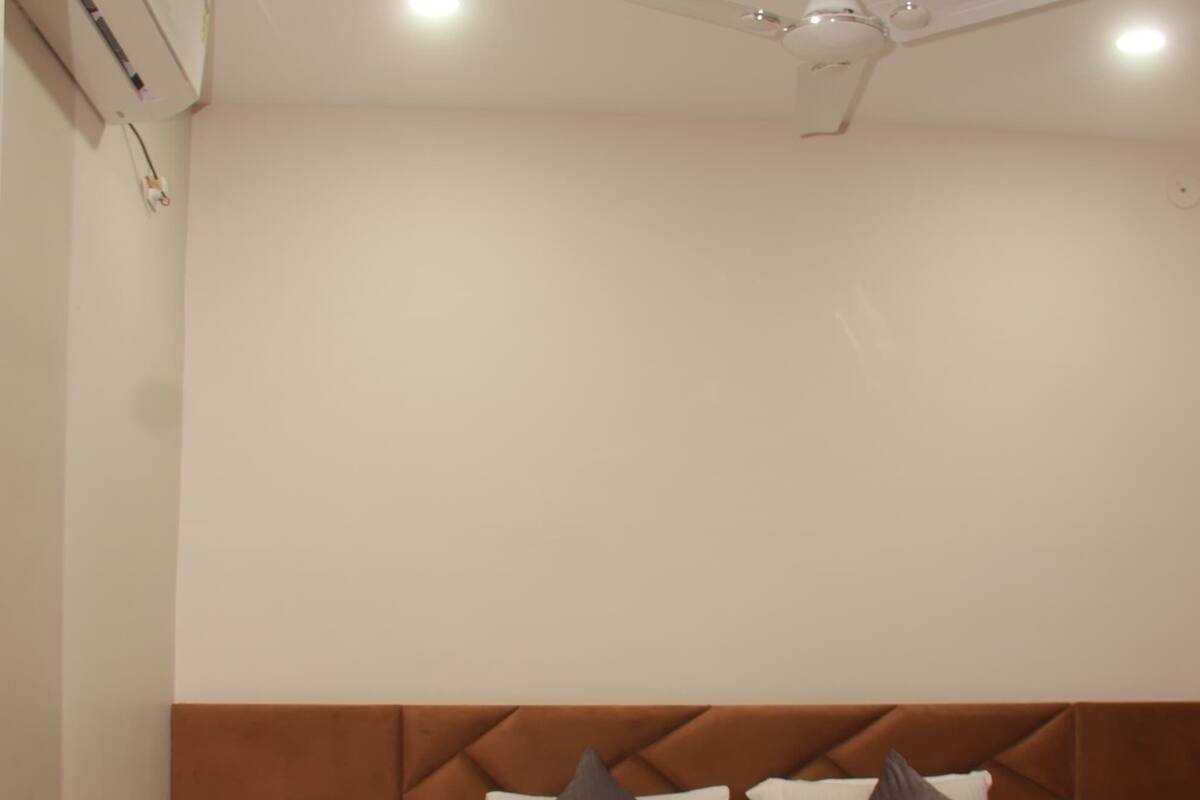 Classic Room | Desk, free WiFi, bed sheets