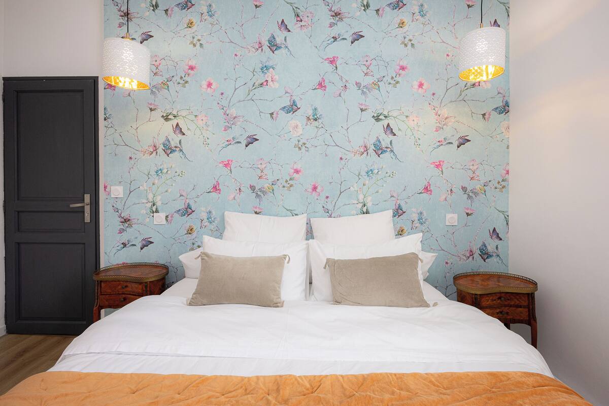 Chambre majestueuse double, vue sur la ville | Literie de qualité, rideaux d’obscurcissement, accès au Wi-Fi (inclus)
