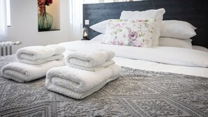 ห้องพรีเมียมดับเบิล, วิวสวนหย่อม | เครื่องนอนระดับพรีเมียม, ผ้าม่านกันแสง, Wi-Fi ฟรี