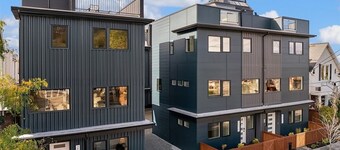 Luxurious Alki Beach Townhome: Steps to the Shore. Pet-Friendly!