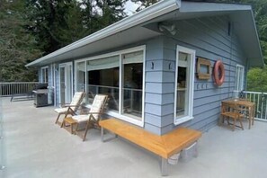 Terrace/patio - The Surf Chalet, Ocean Front Close to the Surf (Capital)