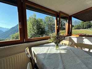 Apartament Deluxe, vistes a la vall | Zona de menjador de l'habitació