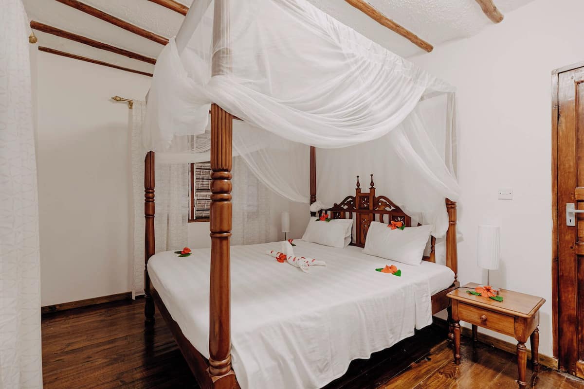 3 bedrooms, bed sheets