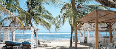 Private beach nearby, white sand, sun loungers