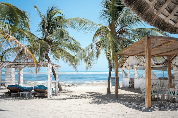 Private beach nearby, white sand, sun loungers