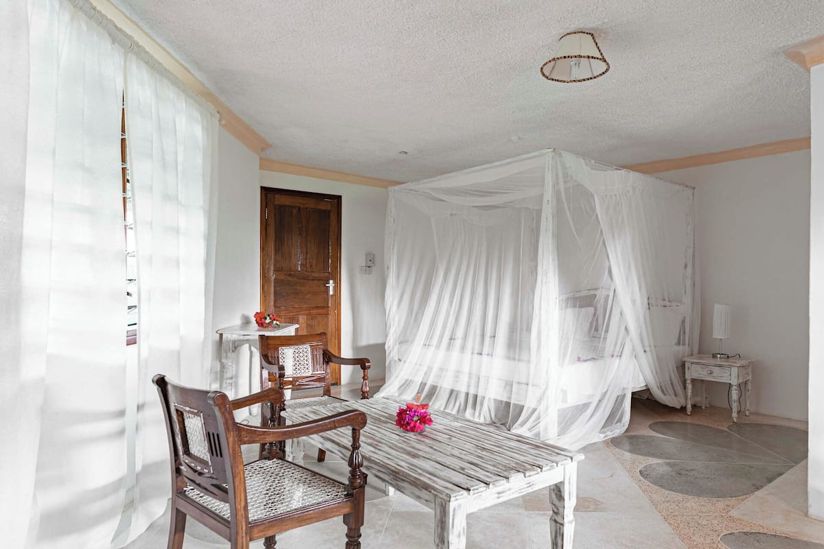 3 bedrooms, bed sheets