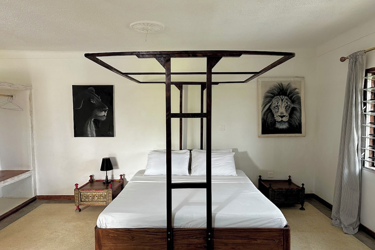 3 bedrooms, bed sheets