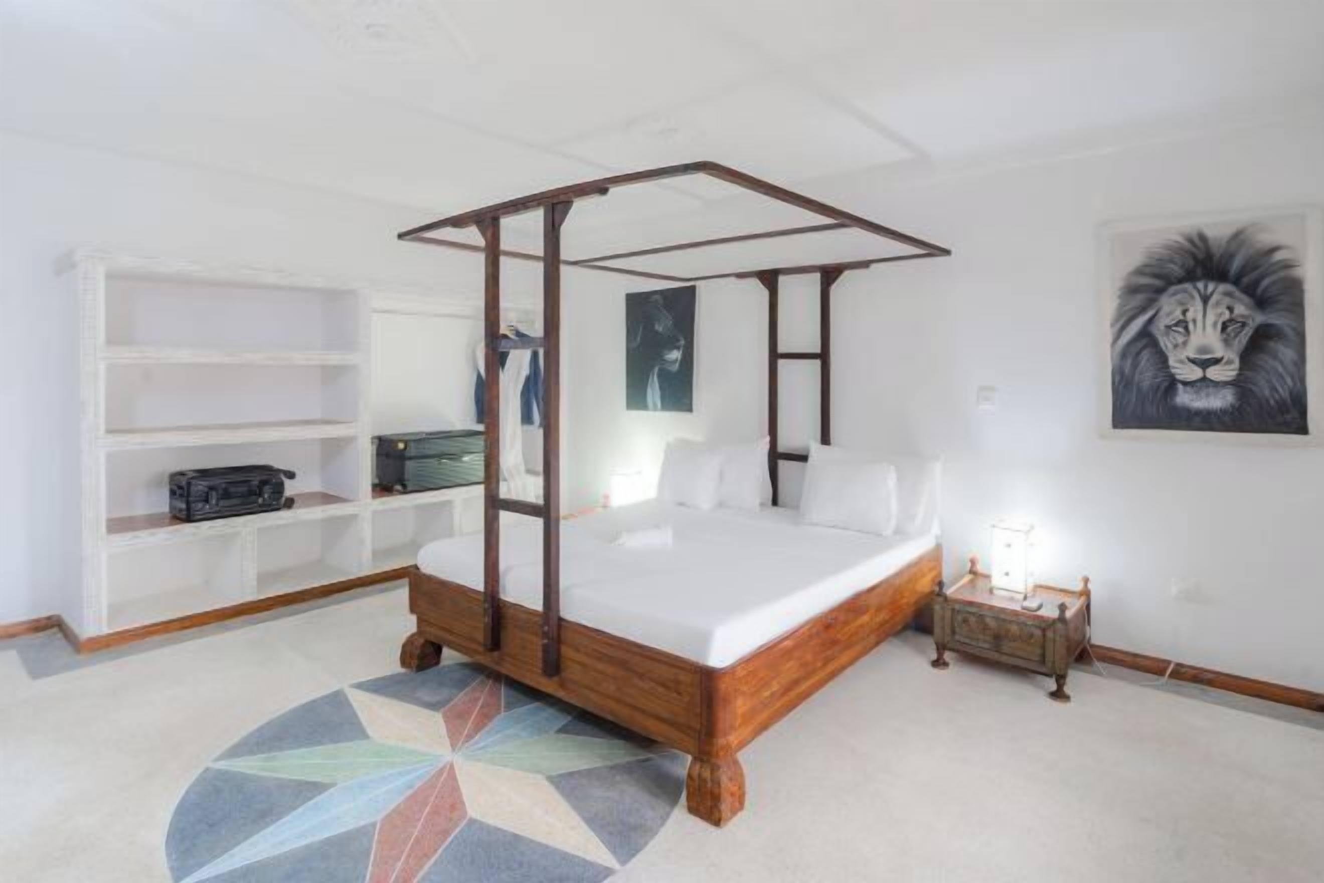 Desk, laptop workspace, free cots/infant beds, bed sheets