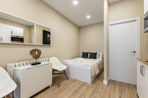 1 habitación, tabla de planchar con plancha y wifi gratis 