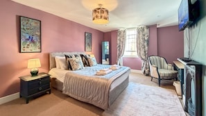 3 bedrooms, iron/ironing board, free WiFi, bed sheets - Bridge Street Rows Apartment -  a house that sleeps 8 guests  in 3 bedrooms (Chester)
