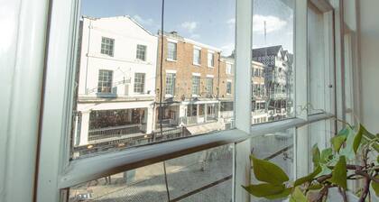 Bridge Street Rows Apartment - a house that sleeps 8 guests in 3 bedrooms