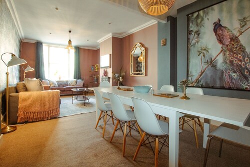 Bridge Street Rows Apartment -  a house that sleeps 8 guests  in 3 bedrooms