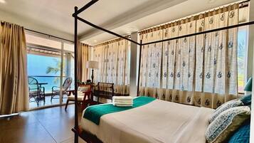 Quarto casal superluxo, 1 cama Queen, vista para o mar | Escrivaninha, espaço de trabalho para notebook, quartos à prova de som