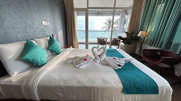 Luxury Double Room, 1 Queen Bed, Sea View | Desk, laptop workspace, soundproofing, iron/ironing board