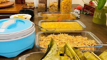 Free daily buffet breakfast