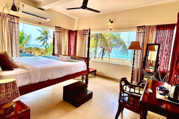 Luxury Double Room, 1 Bedroom, Non Smoking, Sea View | Beach/ocean view