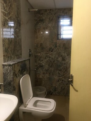 Standard Double Room | Bathroom | Shower, free toiletries, hair dryer, towels - ROYAL WOOD PREMIER  (Bengaluru)