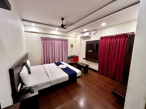 Standard Double Room | Desk, free WiFi - ROYAL WOOD PREMIER  (Bengaluru)