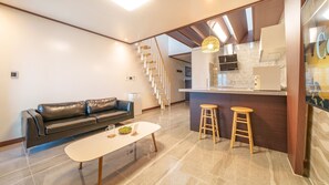 Basic Room, 1 Bedroom (P104) | 1 bedroom, free WiFi - Geoje Piscina Pool Villa (Geoje)
