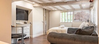 Old Thatch Bambers Green