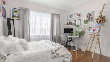 3 bedrooms, iron/ironing board, WiFi, bed sheets