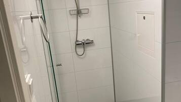Apartment, 2 Bedrooms, Balcony | Bathroom