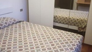 3 habitaciones, escritorio, tabla de planchar con plancha y wifi 