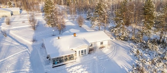 Villa Porila - Lapin taikaa
Iso talo järven rannalla luonnon keskellä