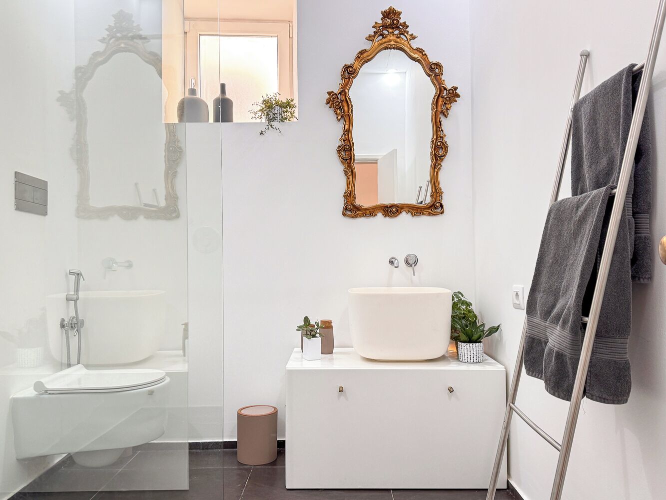 Doccia, vasca idromassaggio, asciugacapelli, bidet