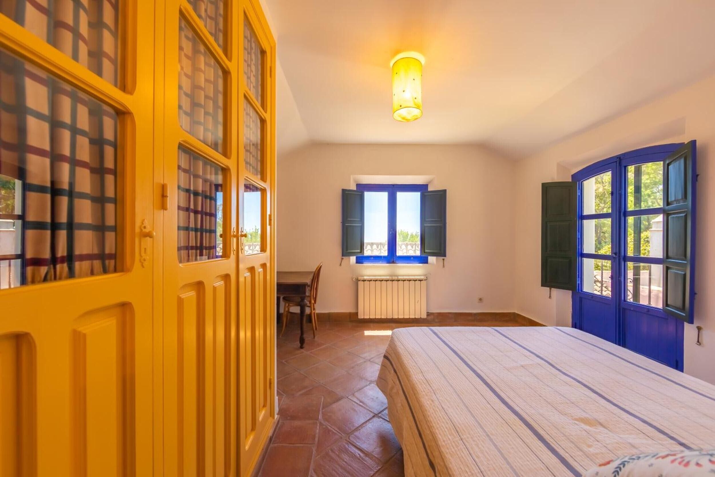 6 slaapkamers, een strijkplank/strijkijzer, gratis wifi, beddengoed