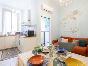 Interior - Cosy apartment for 4 people with WIFI, A/C, TV and balcony (Milan)