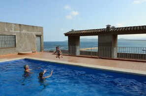 Pool - Apartment in Costa Brava Near Sandy Beach (Torroella de Montgrí)