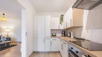 KĂŒhlschrank, Ofen, Herdplatte, GeschirrspĂŒler