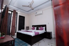 Standard Room | Free WiFi - Hotel Noida Nest 105 (Noida)