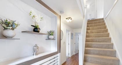 Cherry Banks 5 Bedroom & 3 Bathroom Hse