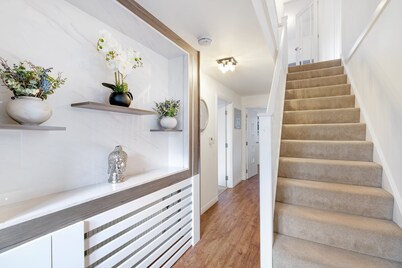 Cherry Banks 5 Bedroom & 3 Bathroom Hse