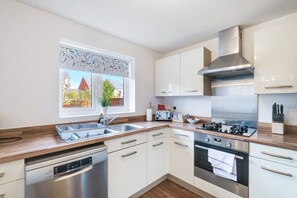 Casa familiar, pati | Cuina privada | Bullidora elèctrica i torradora
