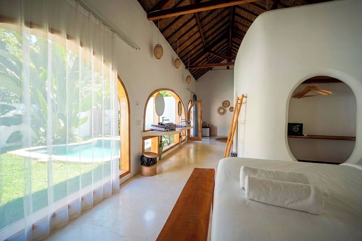 Villa Agua | Premium bedding, down comforters, memory foam beds, in-room safe