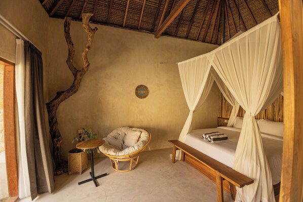 Villa Tierra | Premium bedding, down comforters, memory foam beds, in-room safe - Lombok Souls (Senggigi)