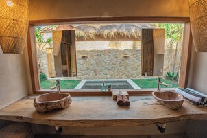 Villa Tierra | Baño | Ducha, toallas, jabón y champú