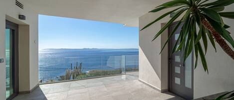 الإطلالة من المنشأة