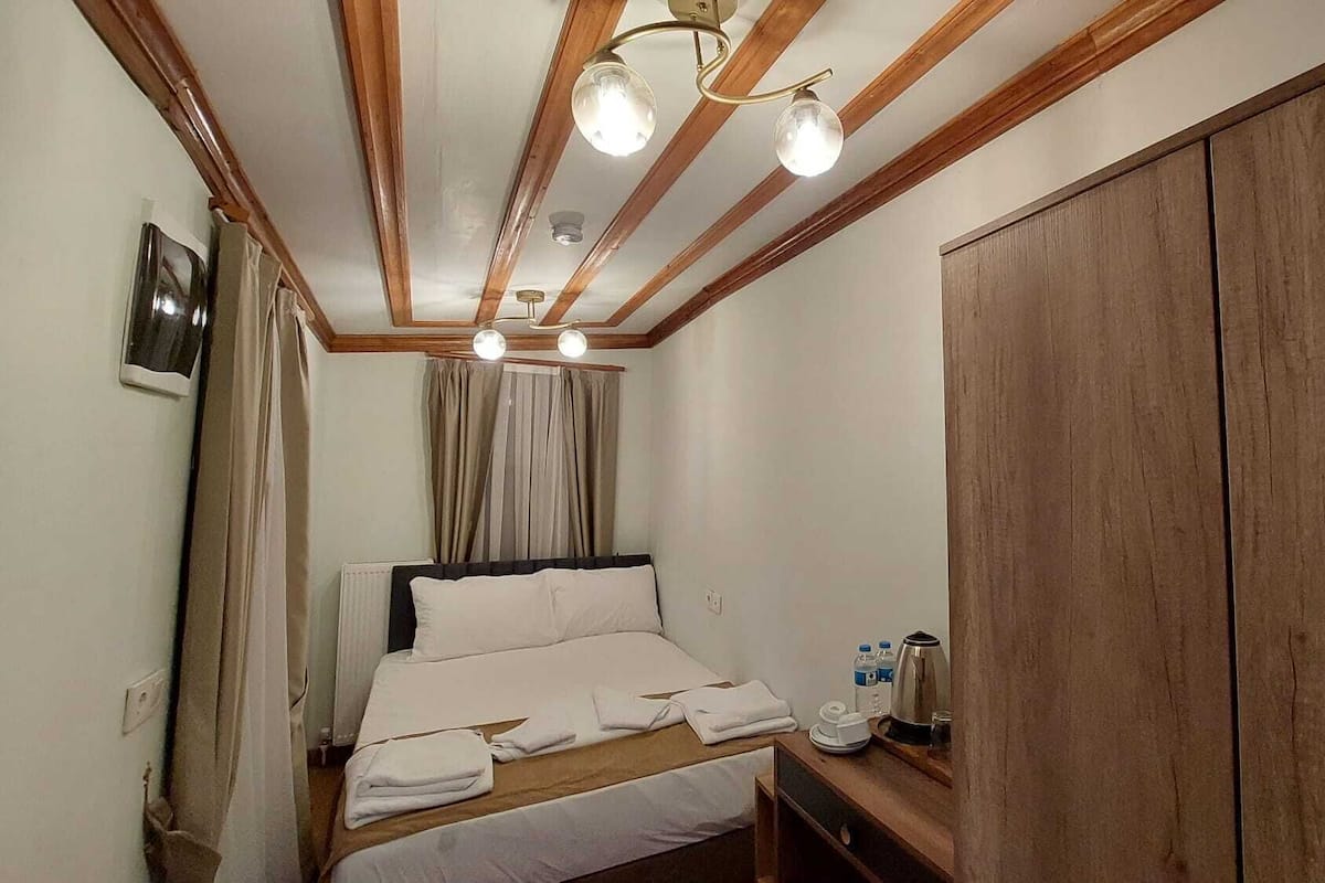1 bedroom, in-room safe, soundproofing, free WiFi