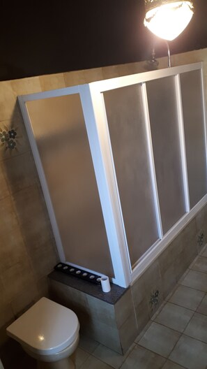 Hair dryer, bidet, towels - 2 minutes from the sea Family apartment with terraces.  (Piombino)