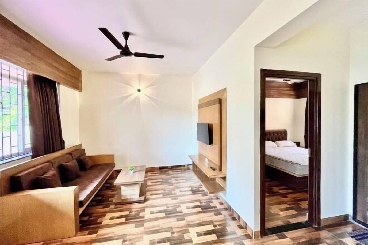 2 bedrooms, premium bedding, individually furnished, desk