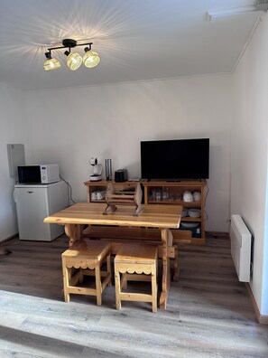 Le Refuge Bas de Chalet | 전용 주방 | 토스터, 청소용품