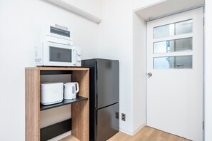 Deluxe Apartment, Balcony, City View | Private kitchen